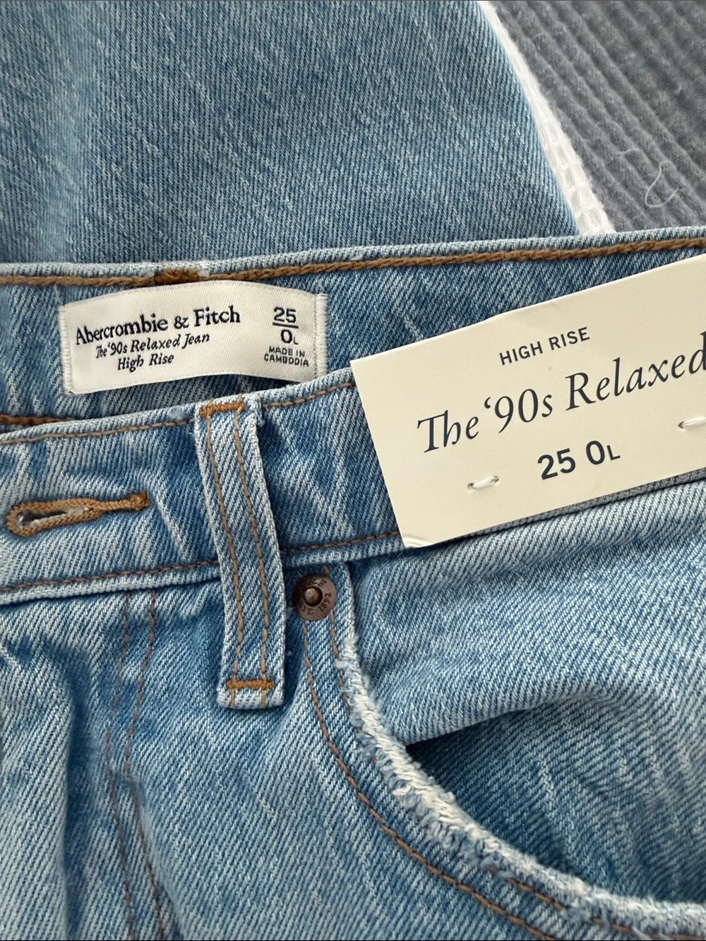 Abercrombie and Fit h the 90’s relaxed high rise 25 long